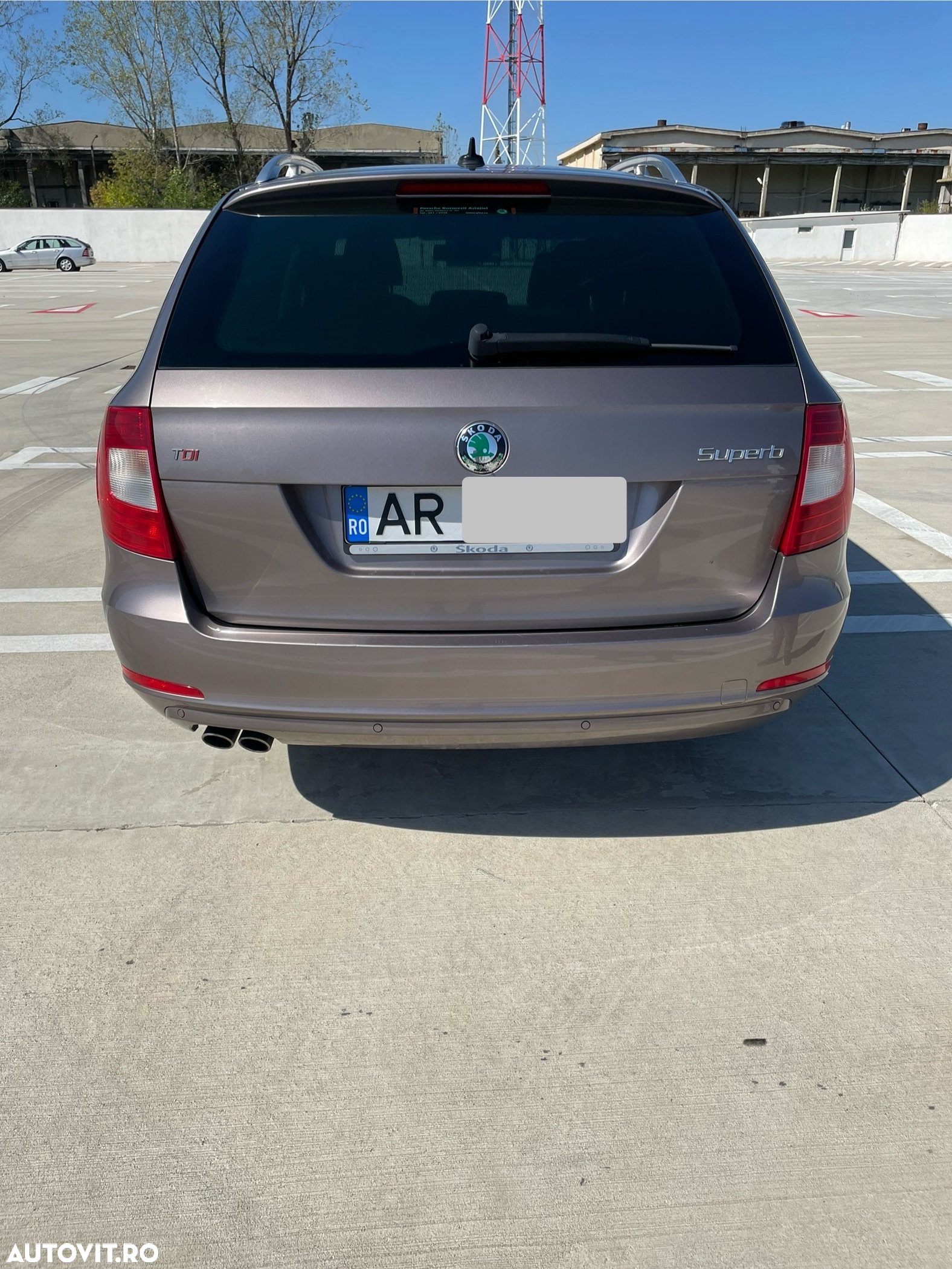 Skoda Superb Combi 2.0 TDI Elegance DSG - 7
