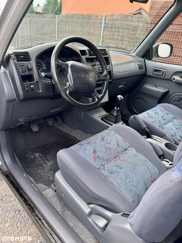 Toyota RAV4 2.0 - 7