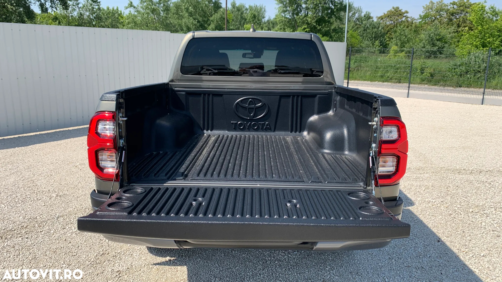 Toyota Hilux 2.8D 204CP 4x4 Double Cab AT MHEV Invincible Color Edition (3E5) - 9