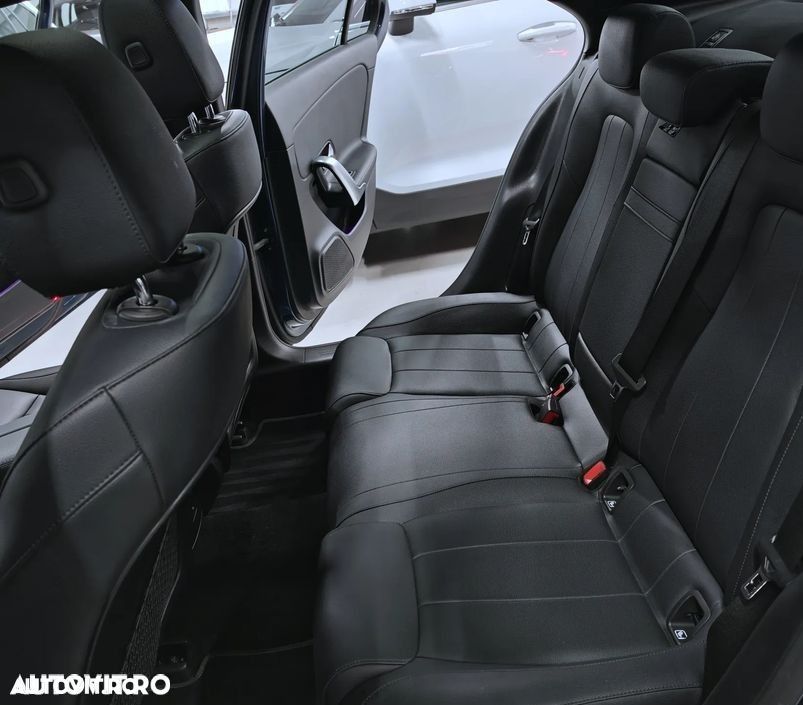 Mercedes-Benz A 250 e Sedan 8G-DCT - 21