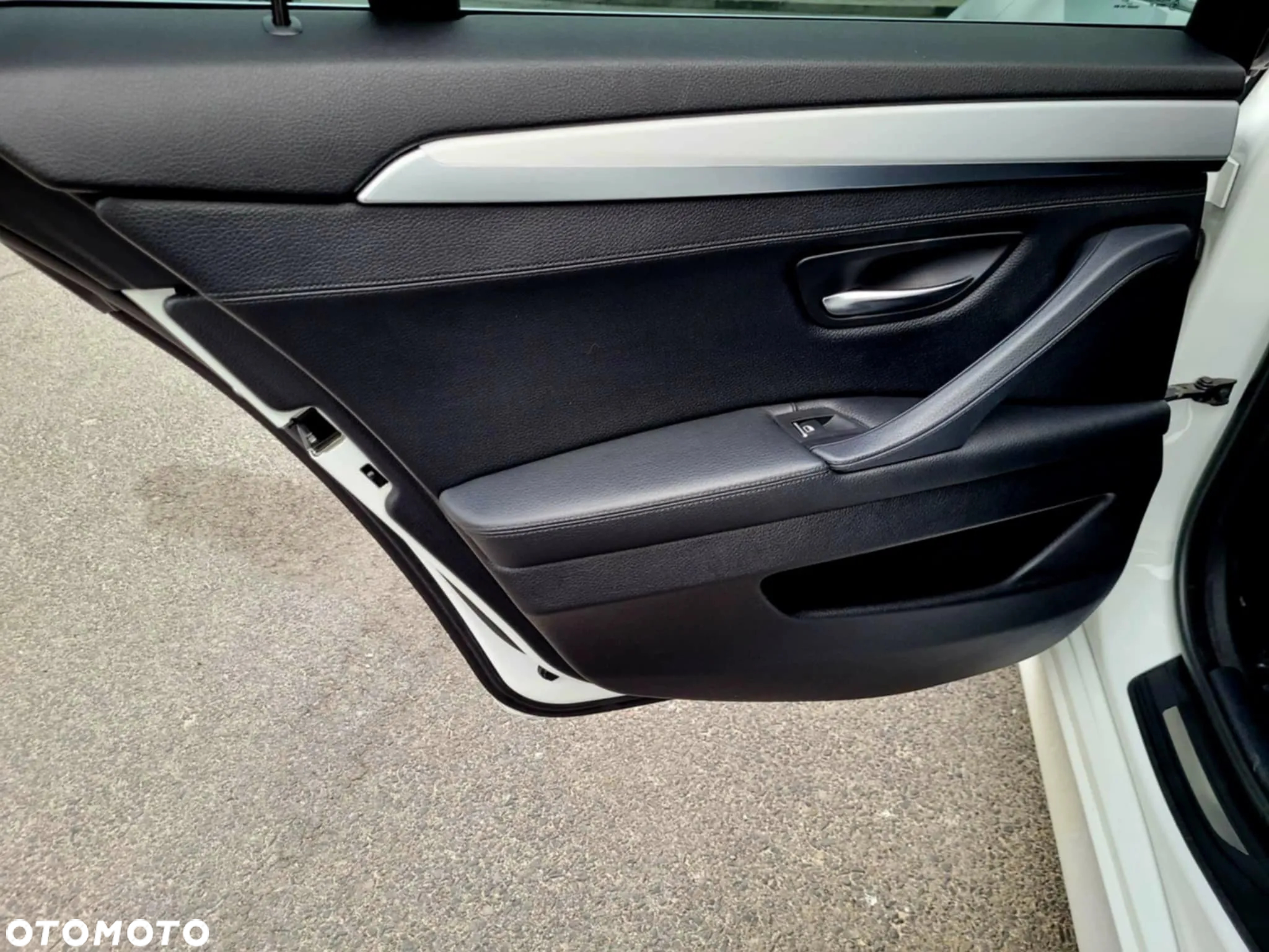 BMW Seria 5 520d xDrive - 14