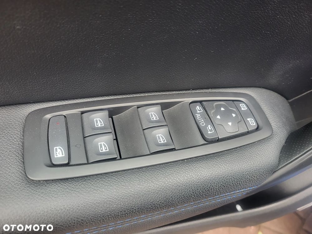 Renault Megane ENERGY TCe 205 EDC GT - 17