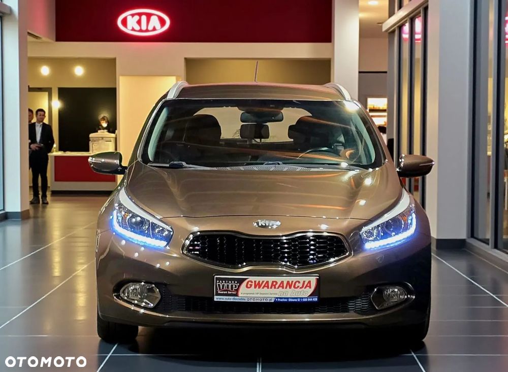 Kia Ceed 1.6 GDI ISG SW Dream Team Edition - 8