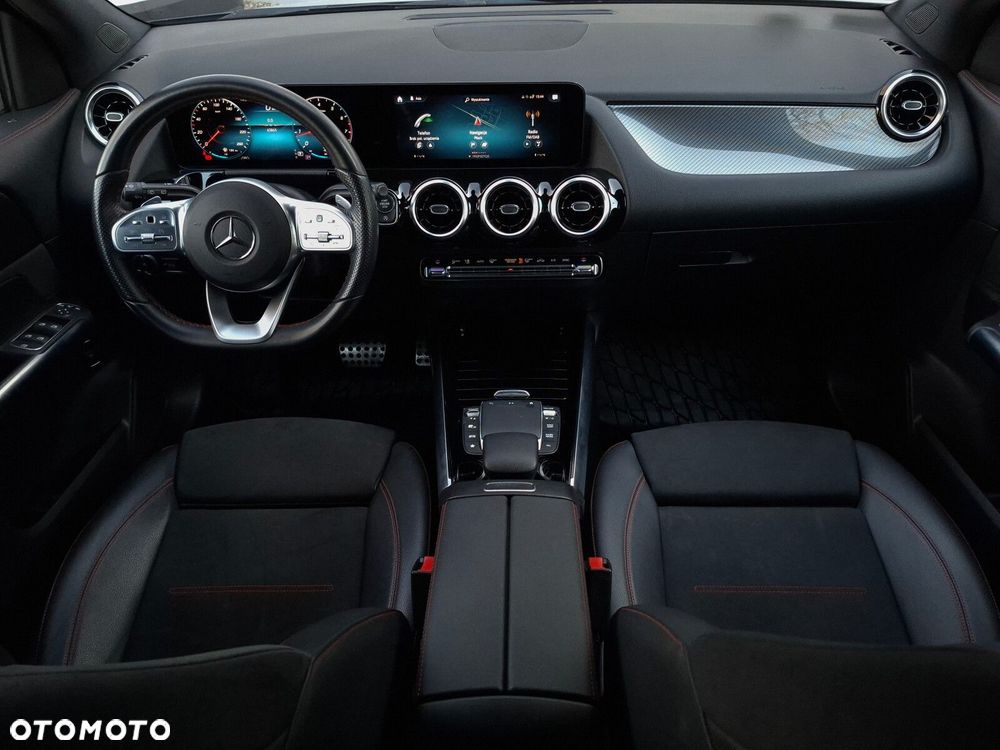 Mercedes-Benz GLA - 11