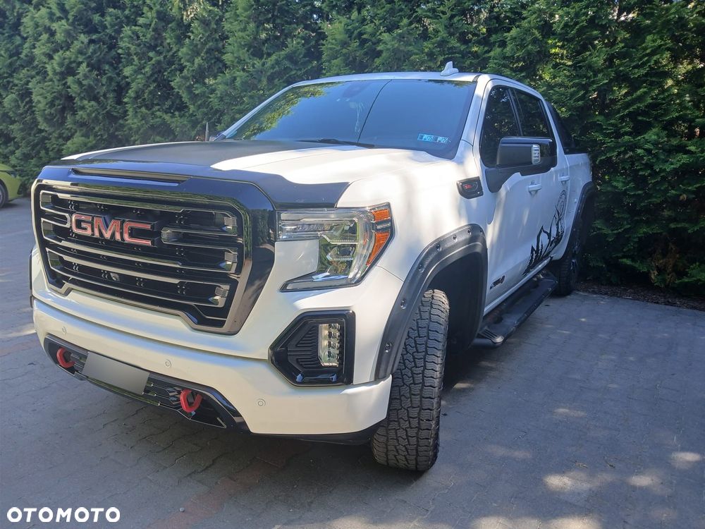 GMC Sierra - 1