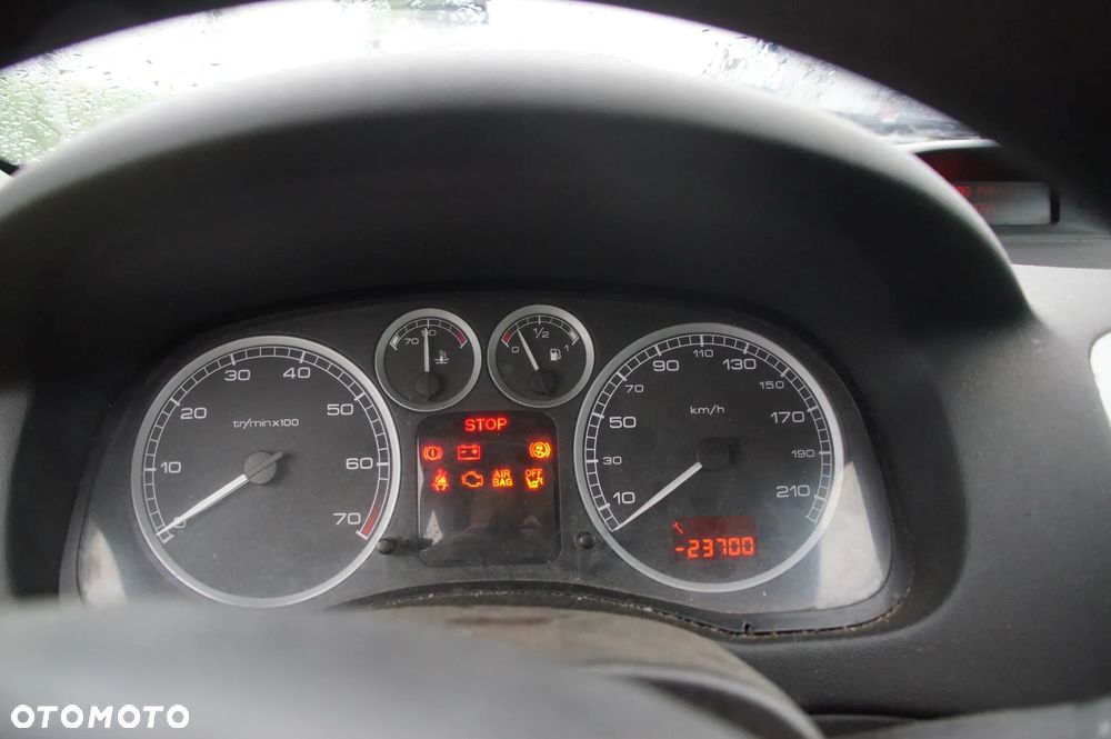 Auto na części - Peugeot 307 Lift 1.4 8V 75 KM TU3 20CQ15 EZR 2004R Silnik Skrzynia Drzwi Lusterko Szyba Maska Lampa Klapa Deska Kokpit Sterownik Moduł Licznik - 12