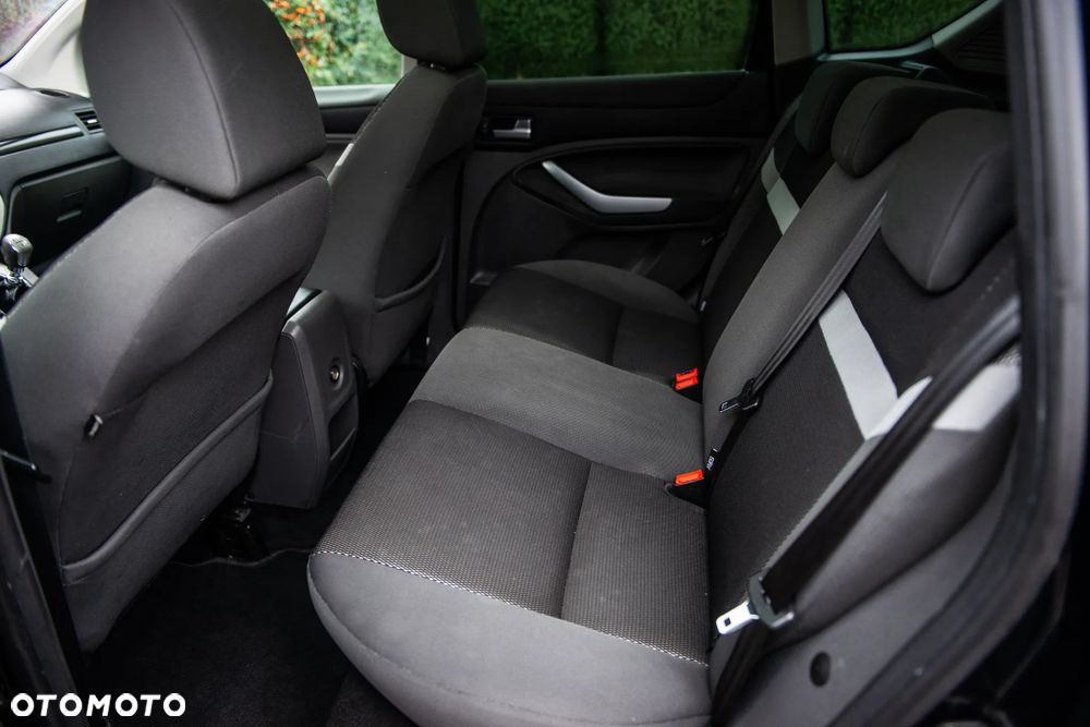 Ford Kuga 2.0 TDCi 4x4 Titanium - 23