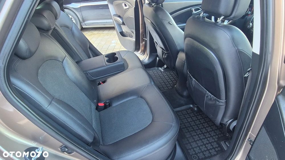 Hyundai ix35 1.7 CRDi 2WD blue Finale Gold - 31