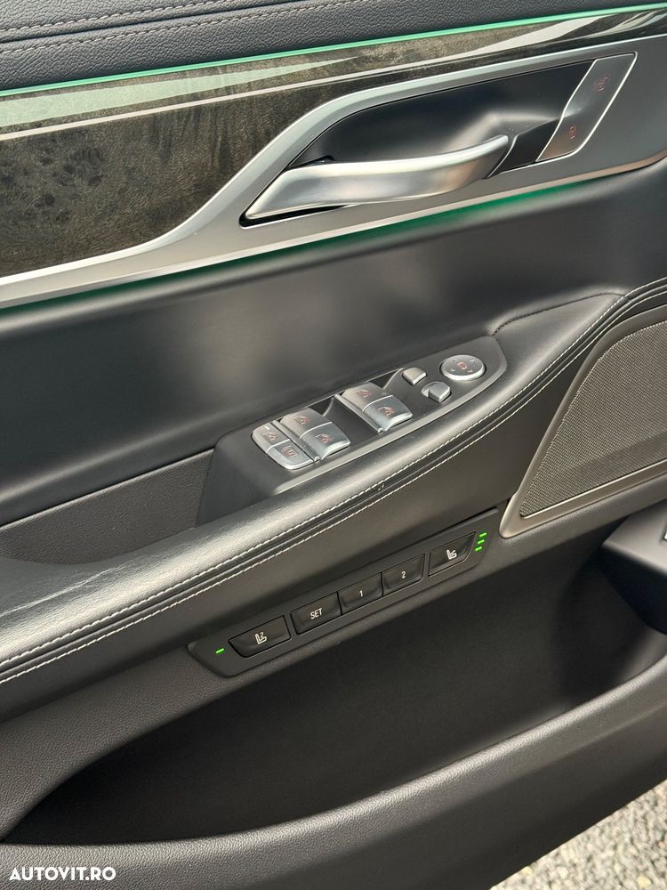 BMW Seria 7 730Ld xDrive MHEV - 36