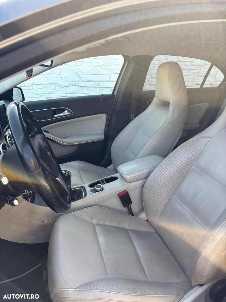 Mercedes-Benz A 200 Activity Edition - 14