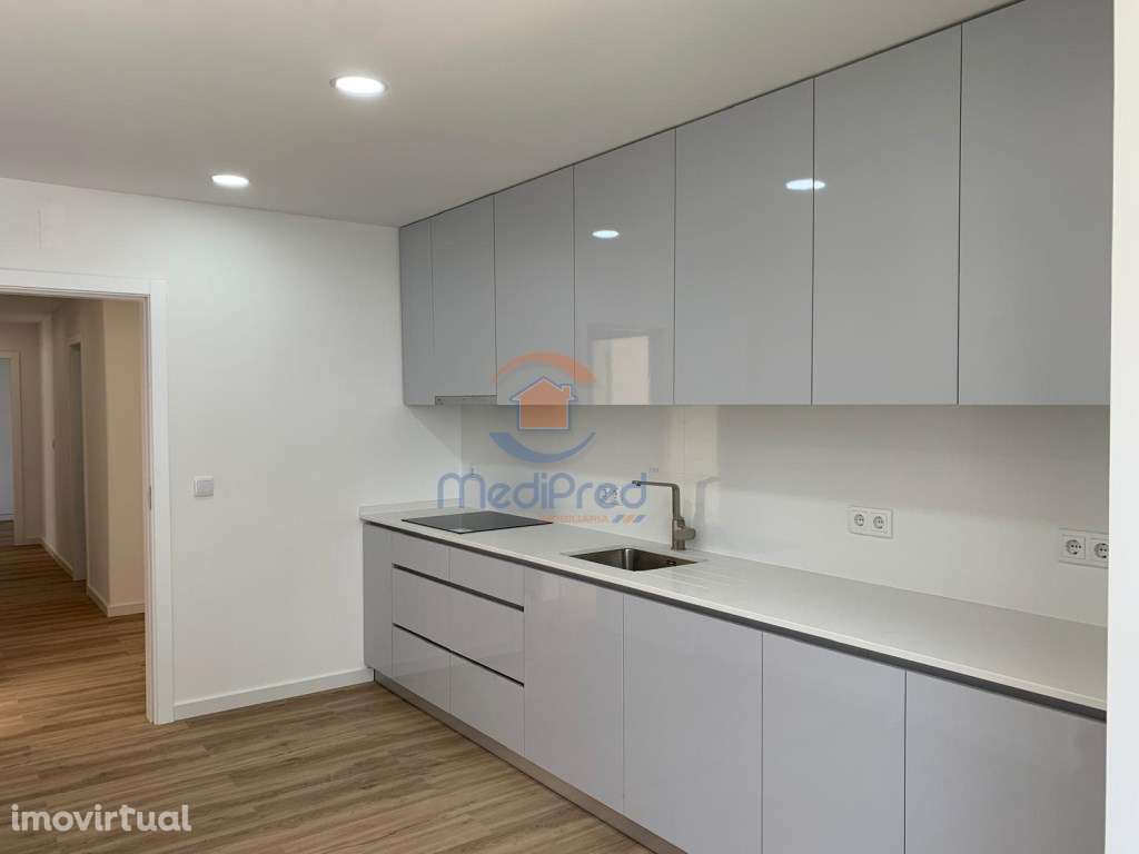 Apartamento T3 Totalmente REMODELADO com ARRECADAÇÃO | Reboleira, A... - Grande imagem: 2/49