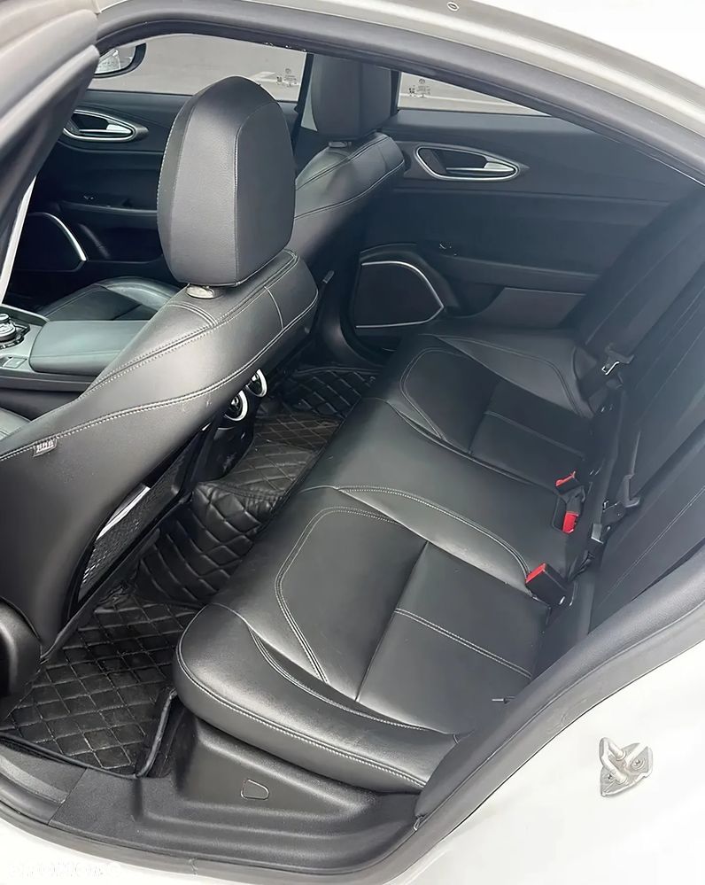 Alfa Romeo Giulia 2.0 Turbo Veloce - 10