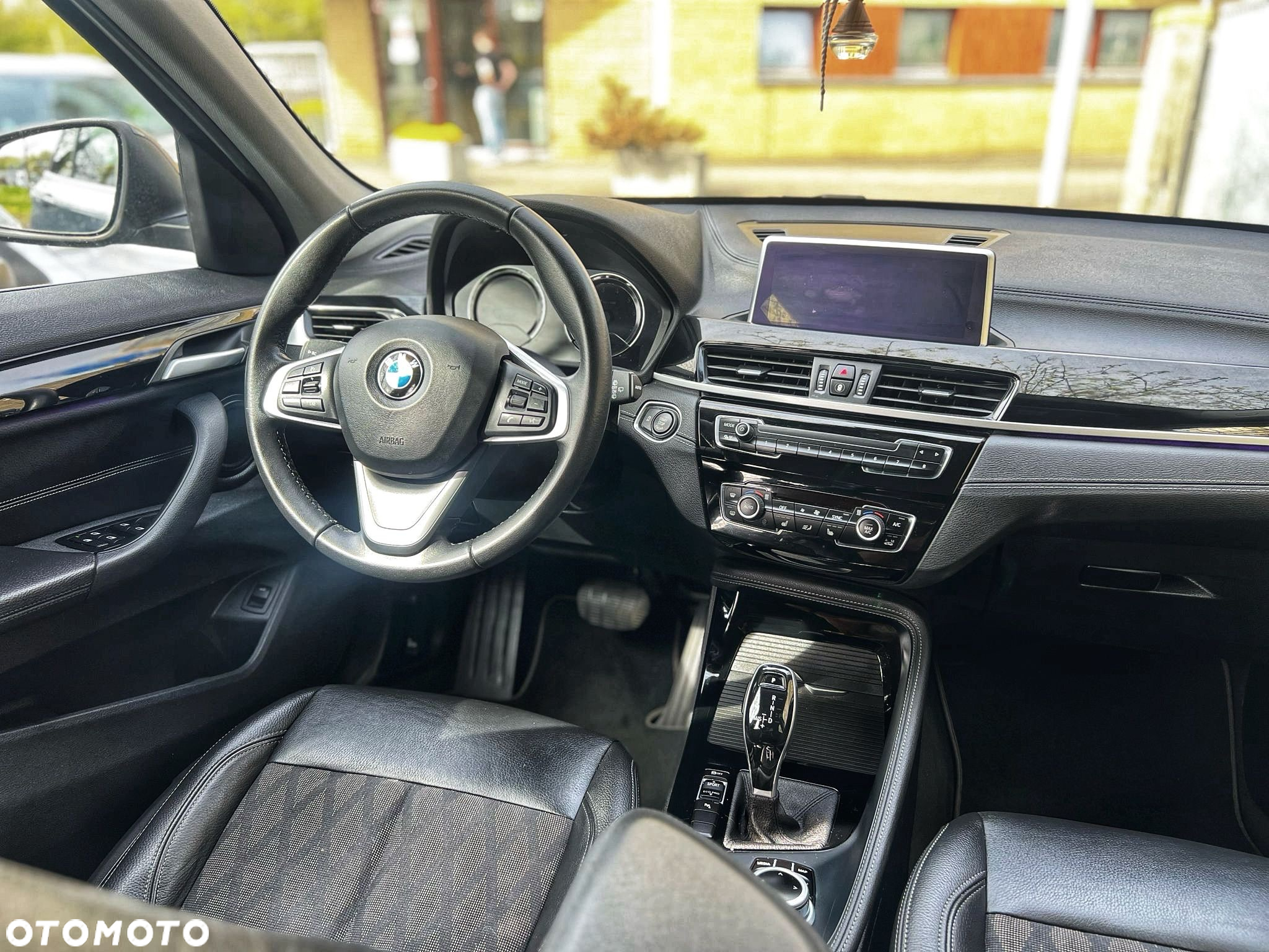 BMW X1 sDrive18i GPF xLine - 11