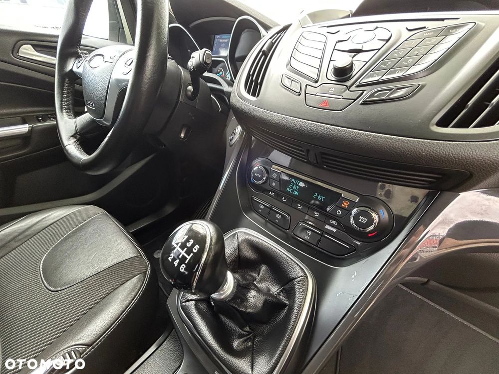 Ford Kuga - 33