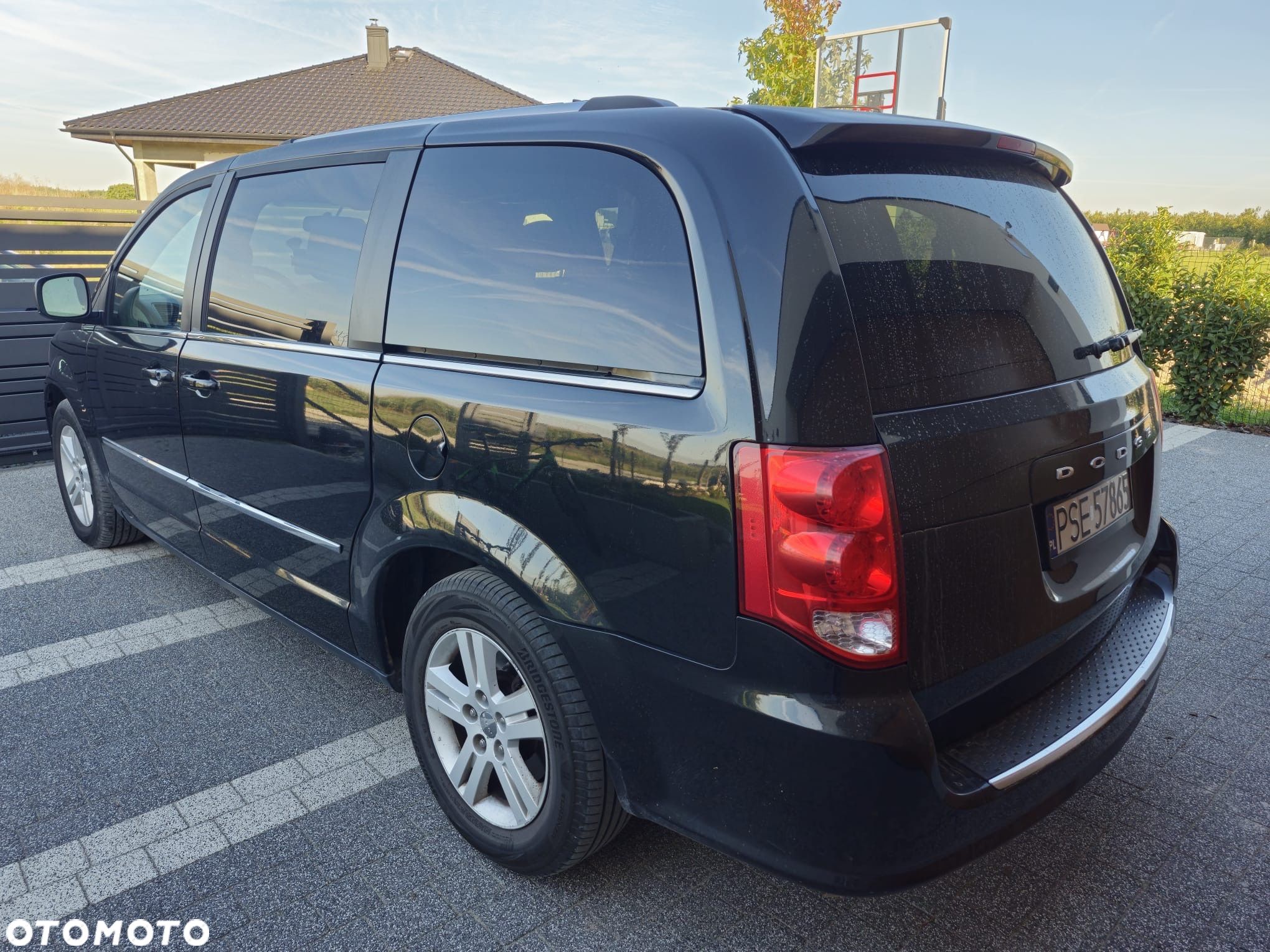 Dodge Grand Caravan - 2