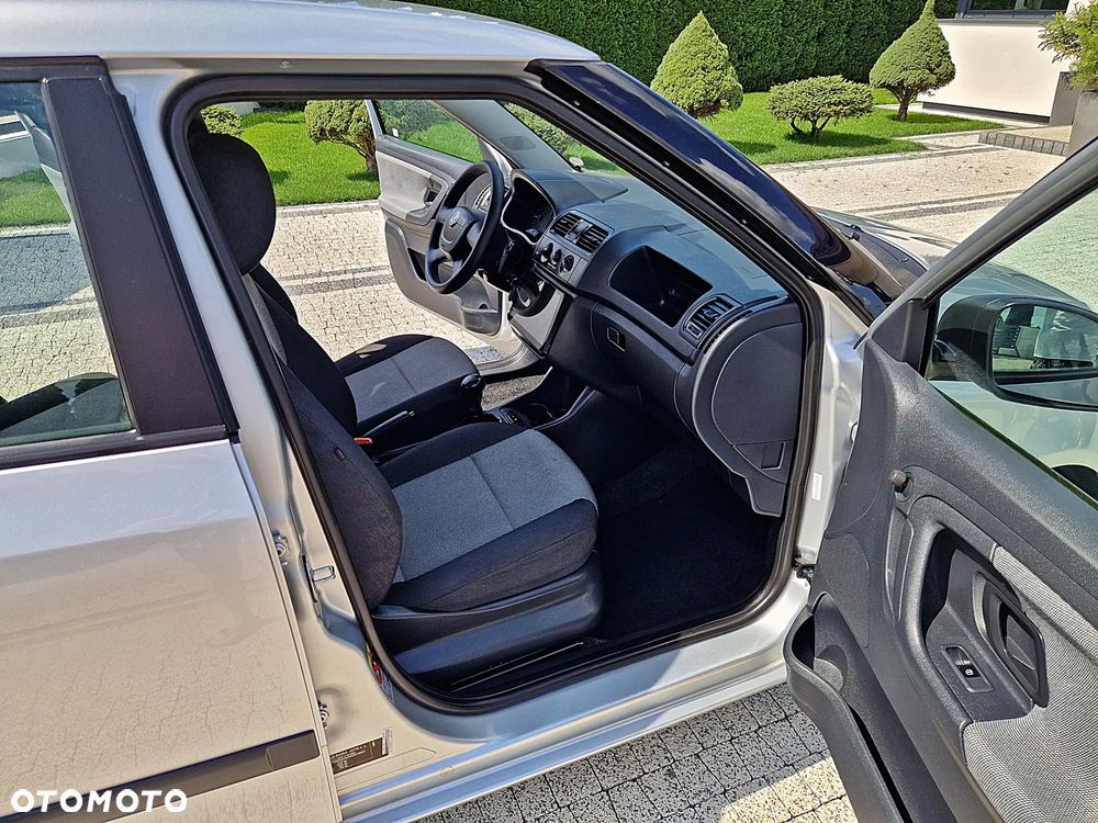 Skoda Fabia 1.2 HTP Cool Colour Edition - 11