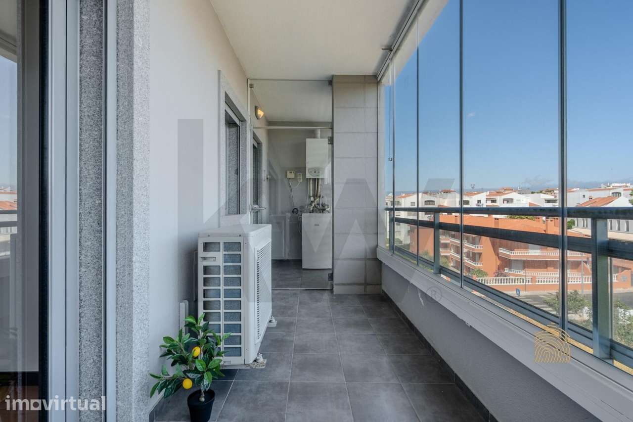 APARTAMENTO T2 COM SUÍTE, MARQUISE DE 15 M² E BOX PARA 2 CARROS | ESTO - Grande imagem: 4/37