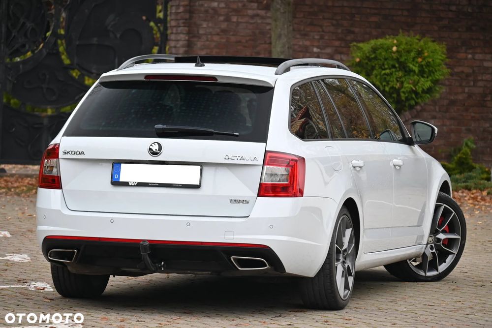 Skoda Octavia Combi 2.0 TDI DSG RS - 11