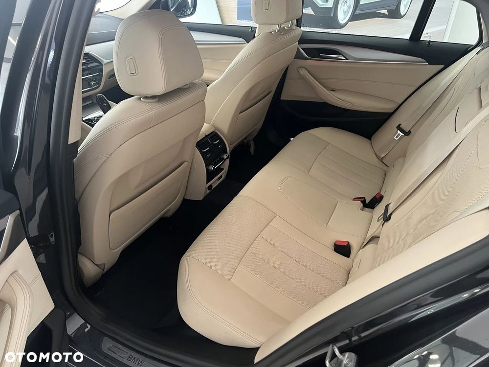BMW Seria 5 520d mHEV - 11