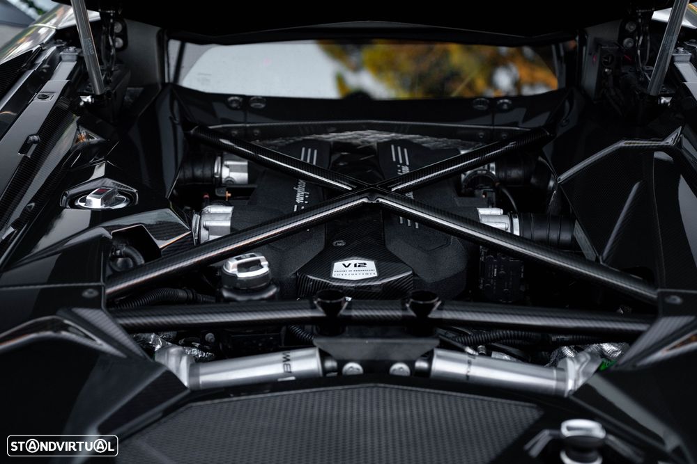 Lamborghini Aventador 6.5 V12 LP740-4 S - 35