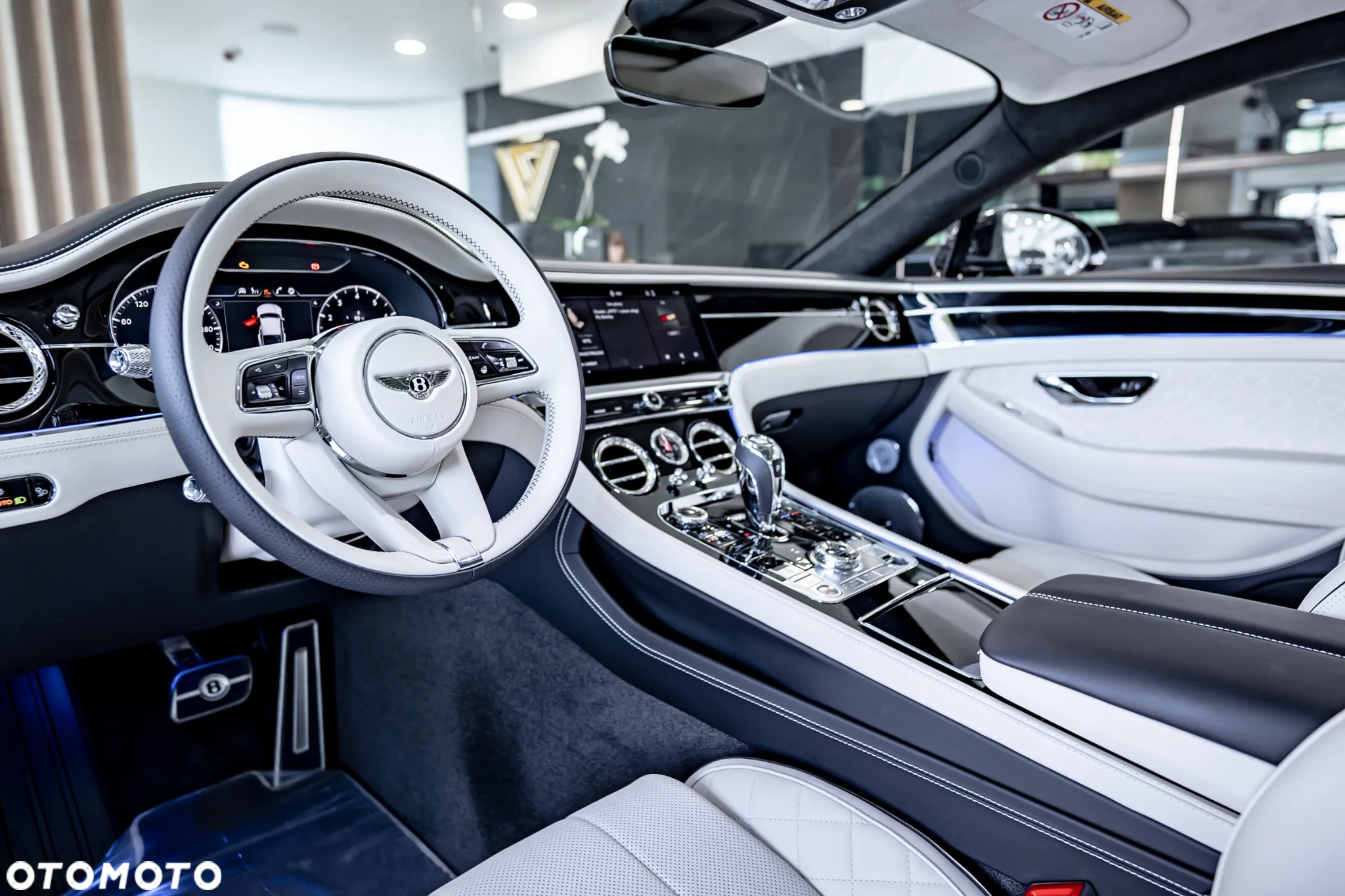 Bentley Continental GT New V8 - 24