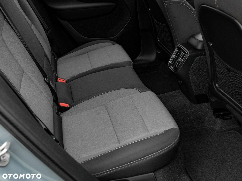 Volvo XC 40 T3 Momentum Pro - 31