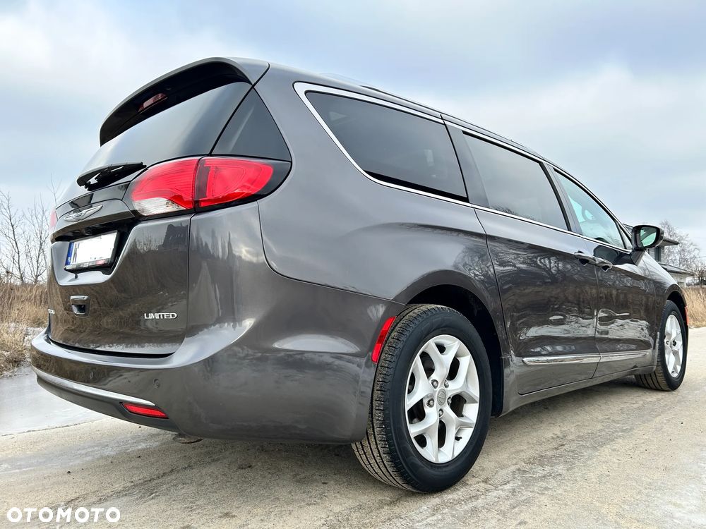 Chrysler Pacifica - 5