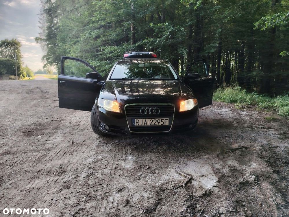 Audi A4 Limousine - 1