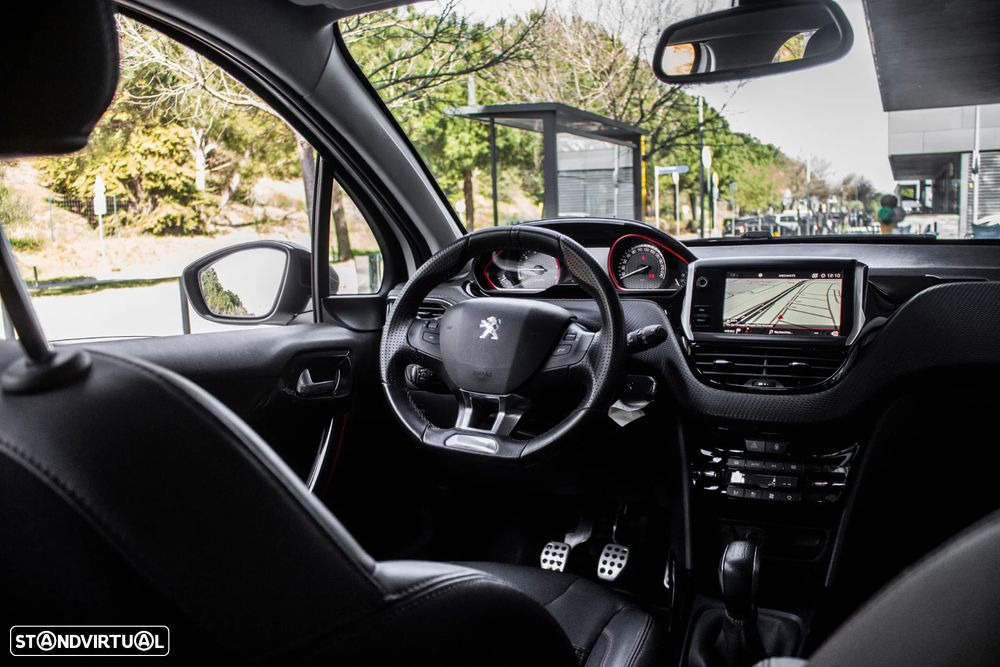 Peugeot 2008 1.2 PureTech GT Line - 28