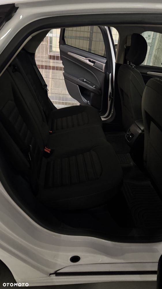 Ford Fusion - 8