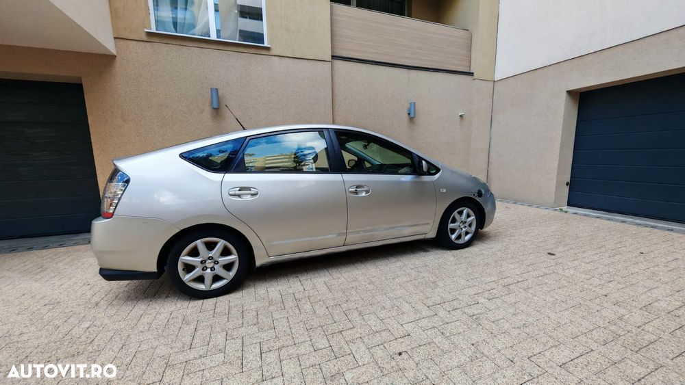 Toyota Prius (Hybrid) Executive - 27
