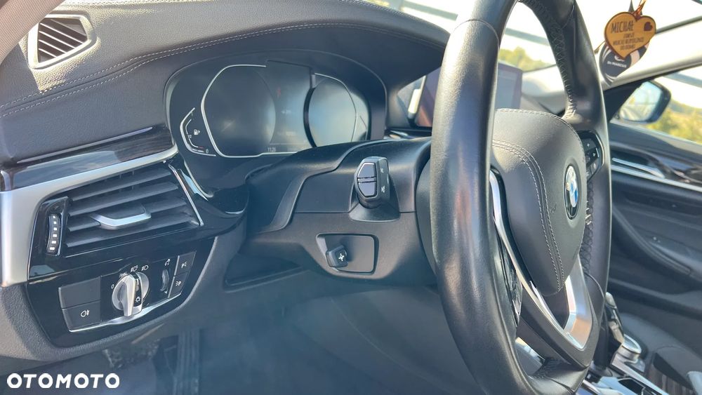 BMW Seria 5 530i Luxury Line - 17