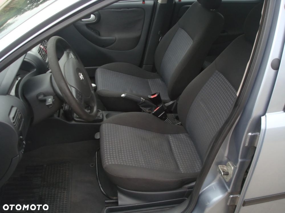 Opel Corsa 1.4 16V Cosmo - 26
