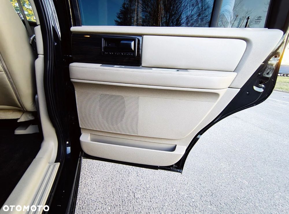 Lincoln Navigator 5.4 4x4 - 30
