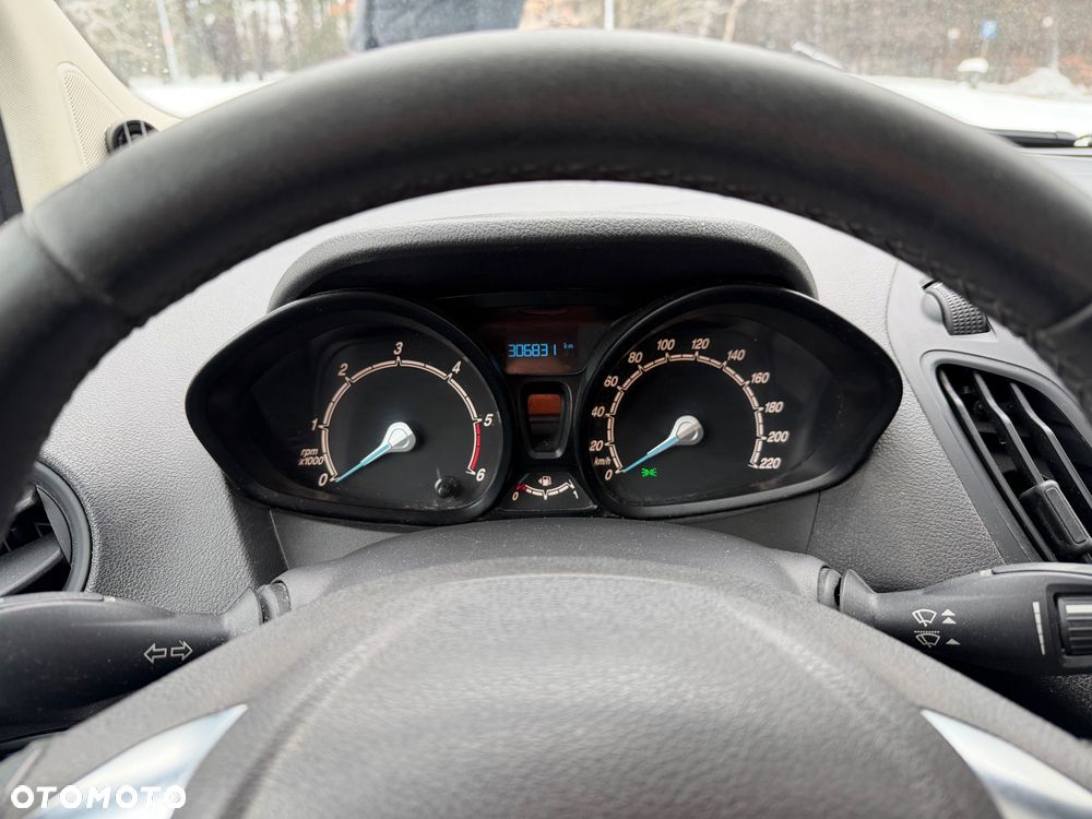 Ford Transit Courier - 18