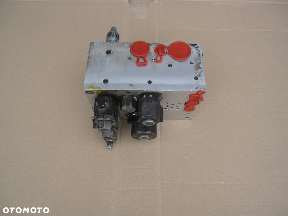Kostka blok hydrauliczny 105897-16 zamek cewka 7047827