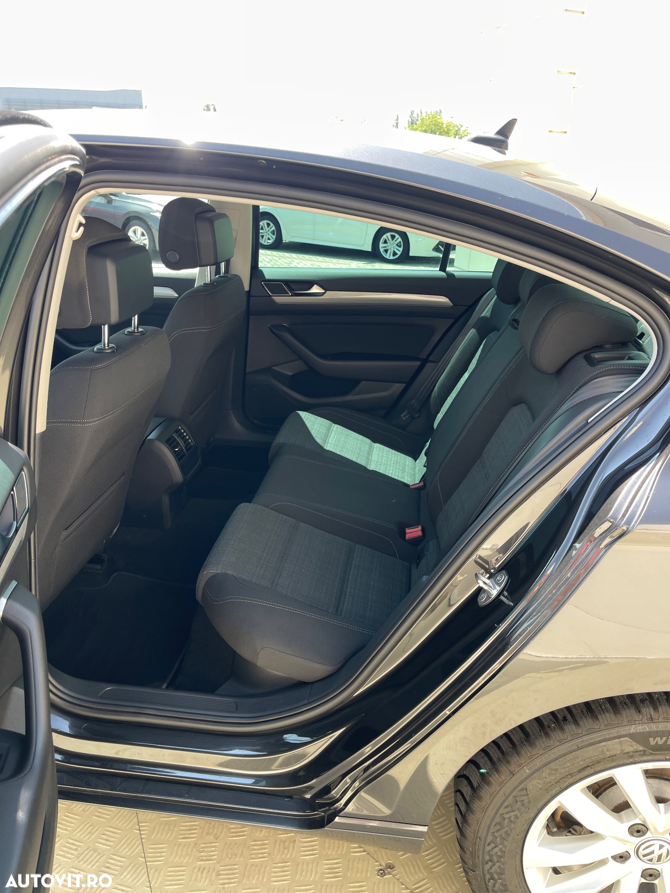 Volkswagen Passat - 28
