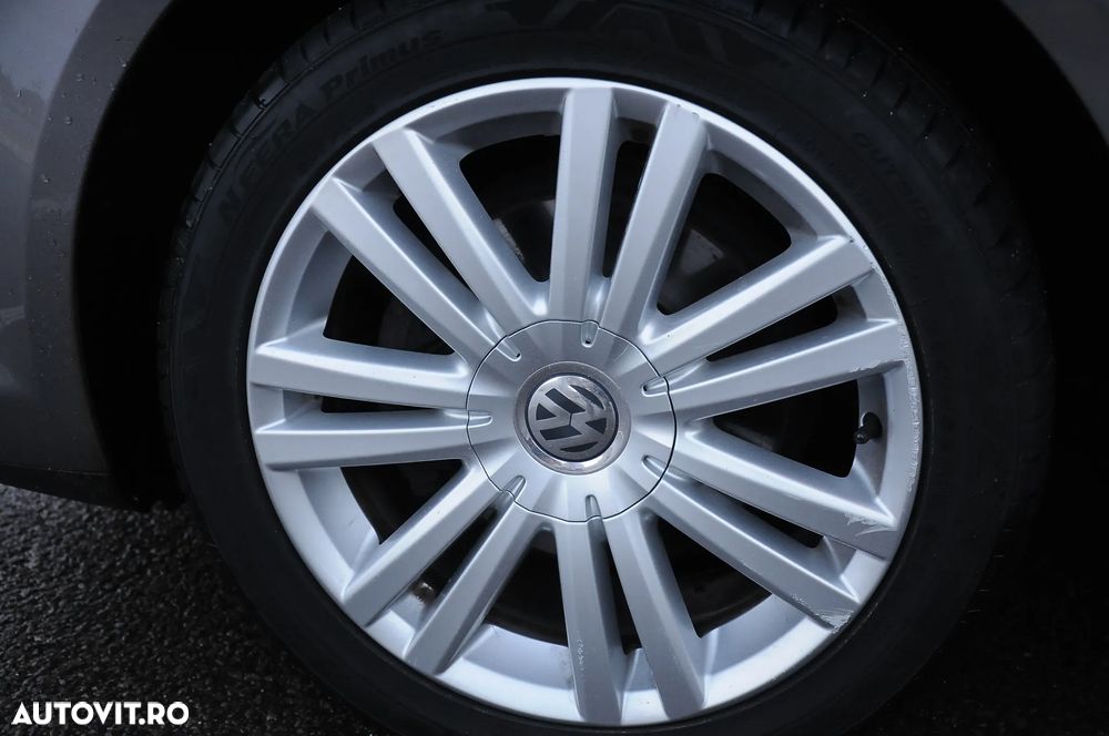 Volkswagen Touran - 16