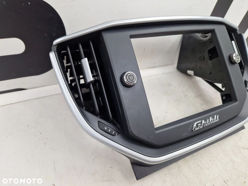 RAMKA MONITORA WYŚWIETLACZA MASERATI GHIBLI - 2