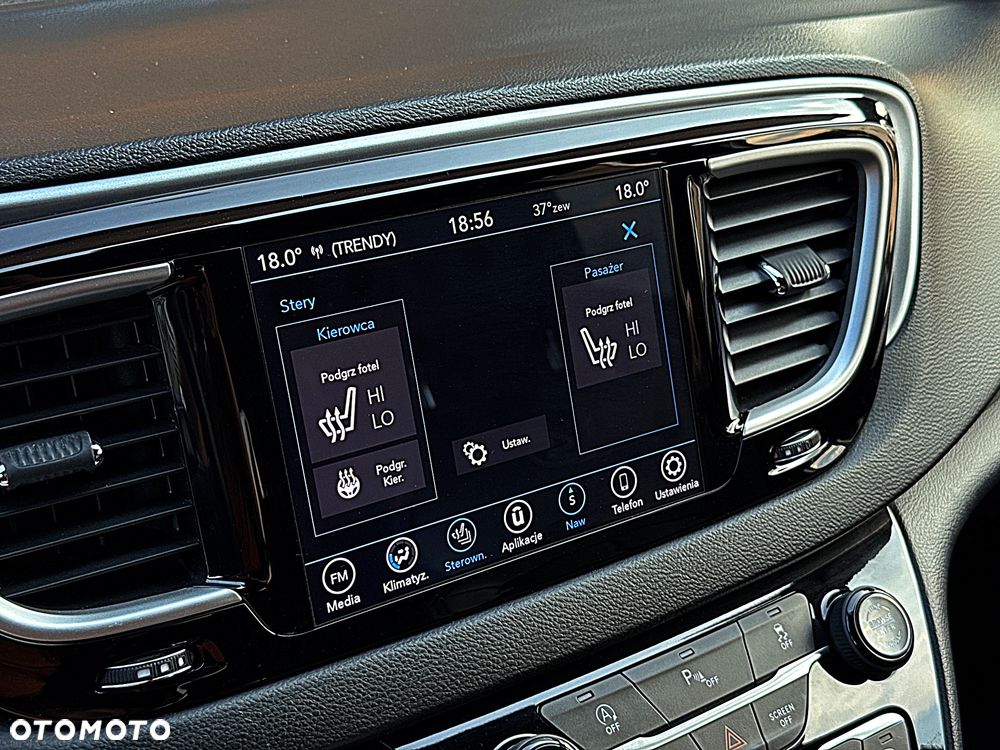 Chrysler Pacifica - 16