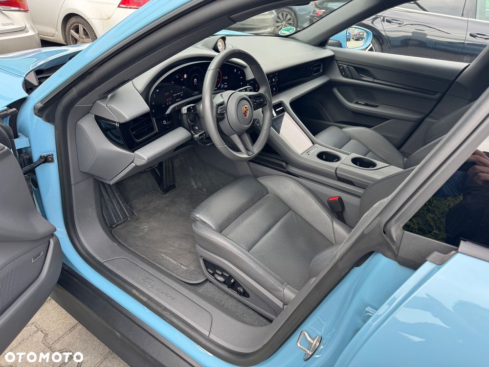 Porsche Taycan - 16