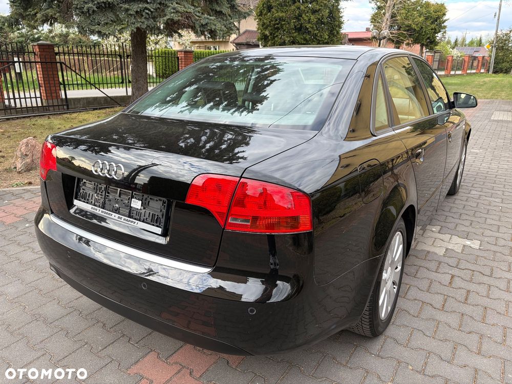 Audi A4 Limousine - 10