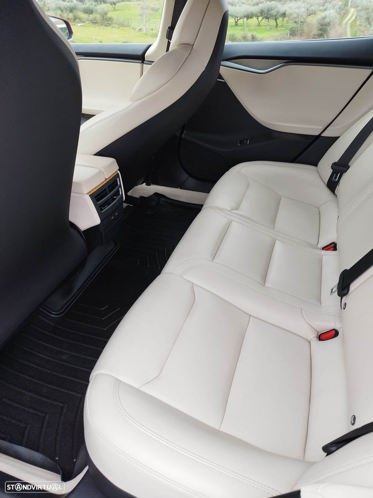 Tesla Model S Long Range - 10
