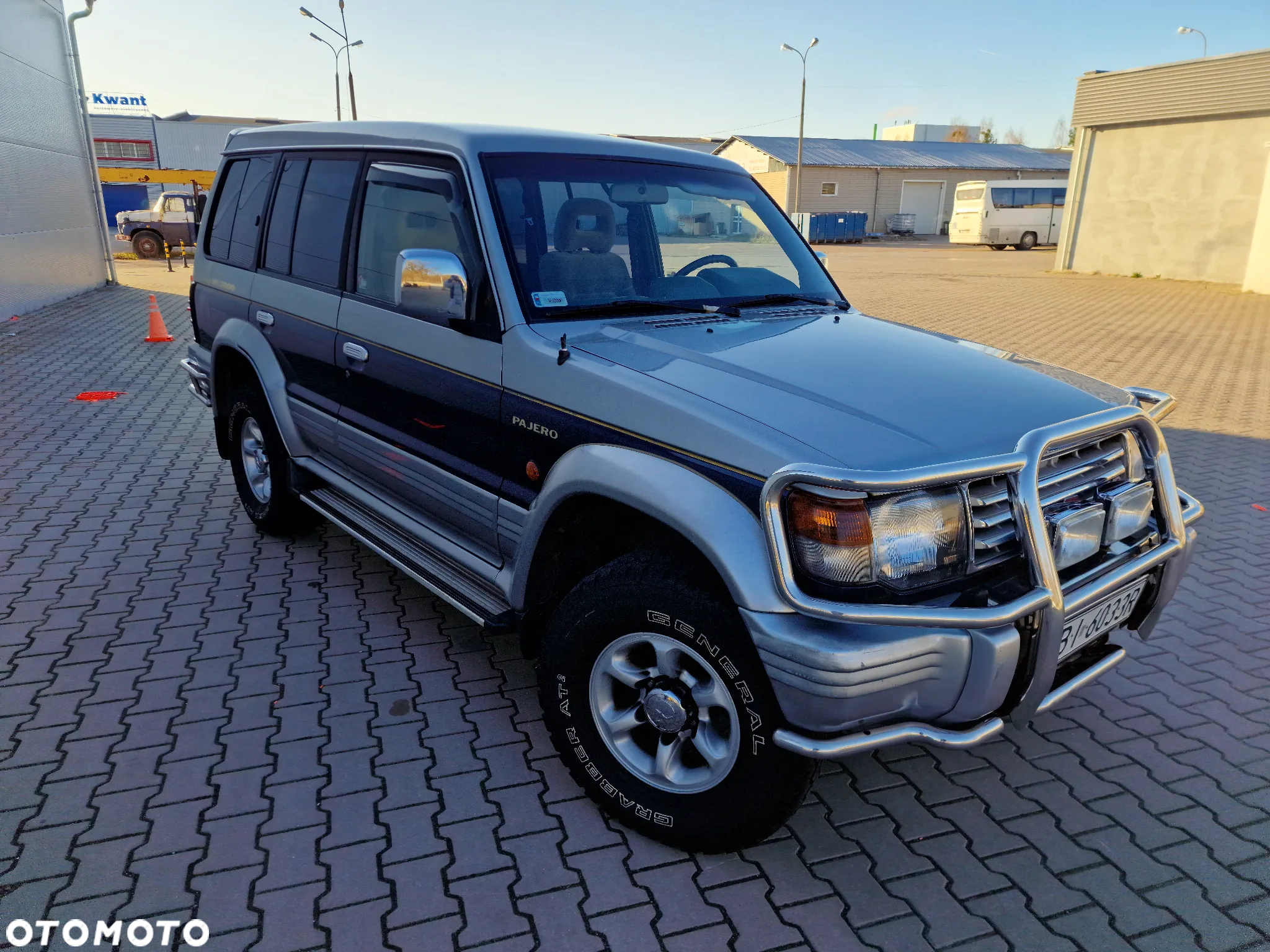 Mitsubishi Pajero - 21