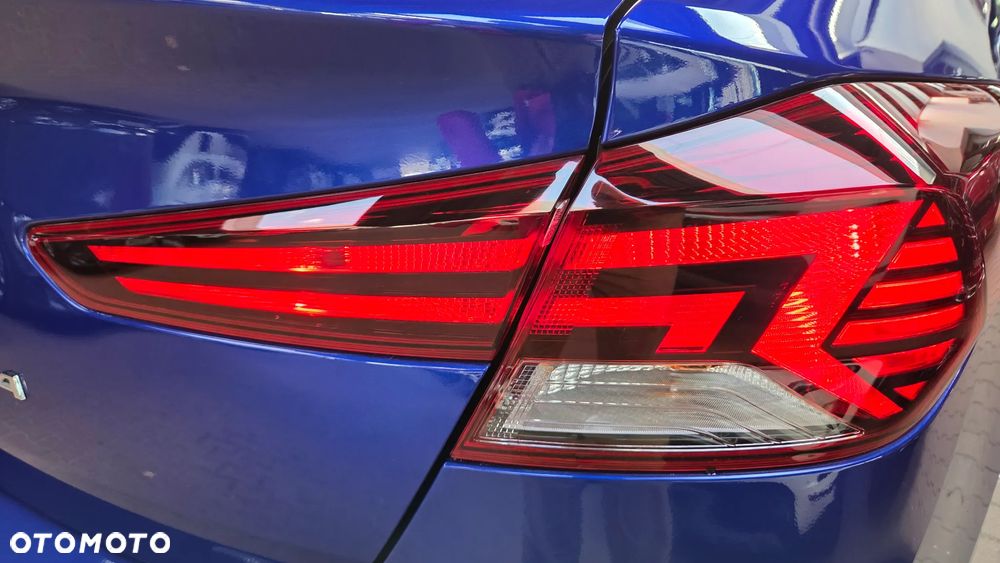 Hyundai Elantra 1.6 Comfort Premiere - 11