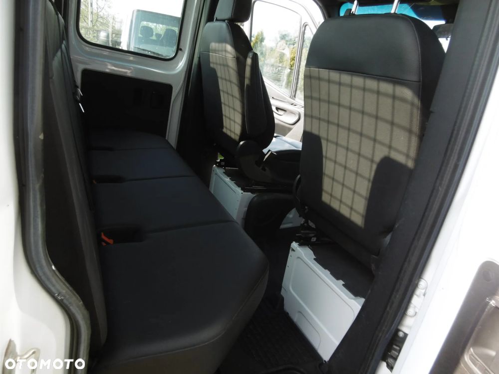 Mercedes-Benz Sprinter - 14