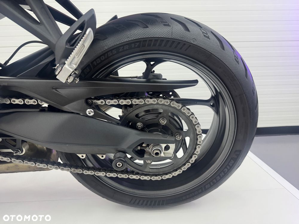 Triumph Street Triple - 8