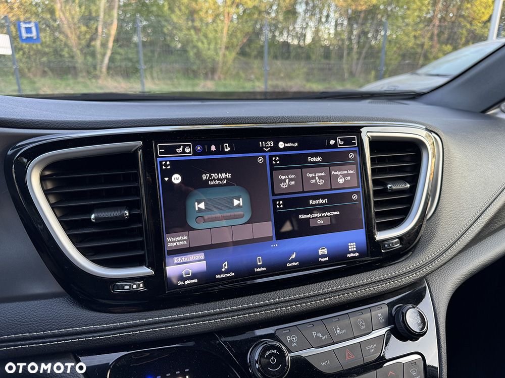 Chrysler Pacifica - 32