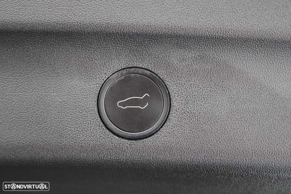 Tesla Model Y Long Range Dual Motor AWD - 35