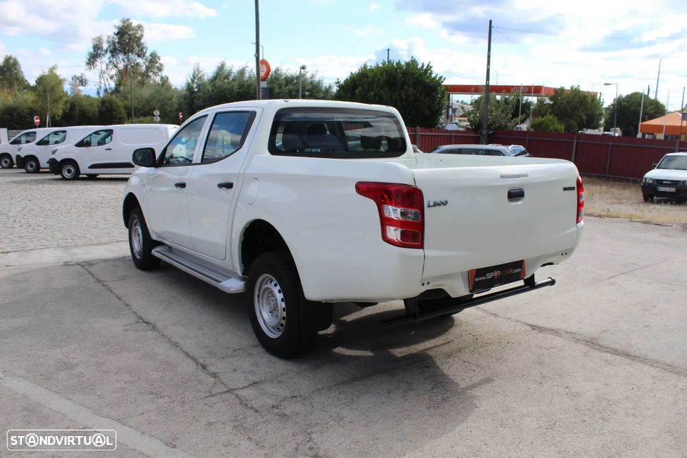 Mitsubishi L200 2.4 DI-D CD Invite 4WD - 5